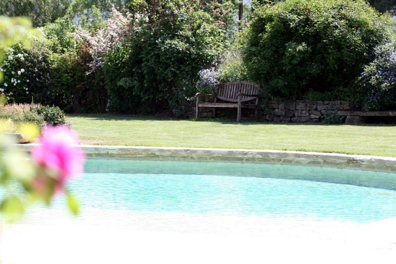 Mas restauré en Luberon avec dépendancessur 2,7 ha ...  jardin paysager, piscine